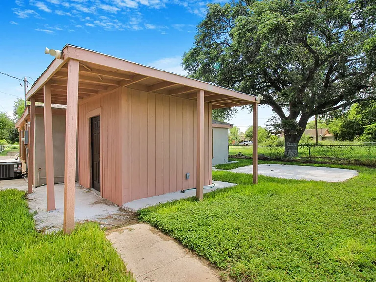 322 E Esplanada St — Photo 11