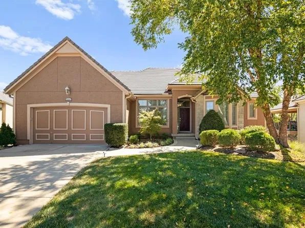 9927 Fountain Cir, Lenexa, KS 66220