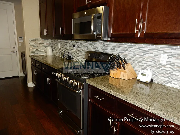 5635 Saratoga Cir — Photo 7