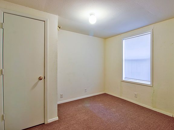2nd image of 111 Faye Cir