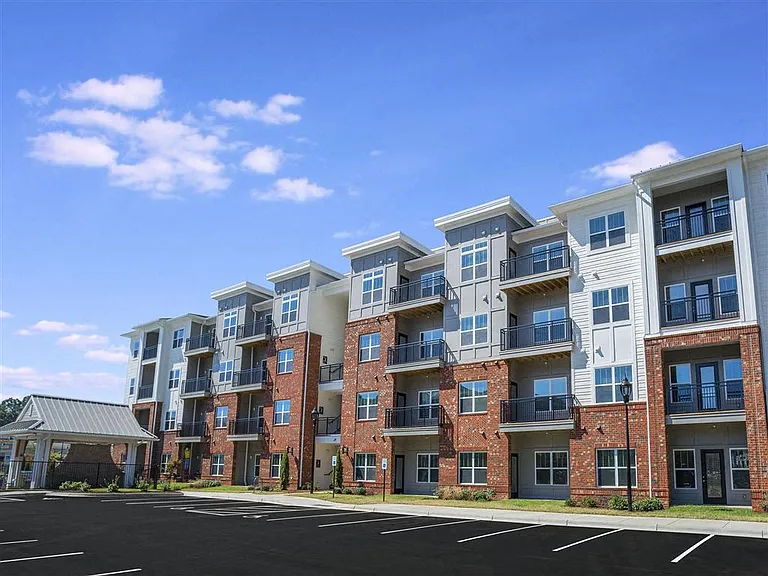 Pointe at Prosperity Village Apartments — Photo 16