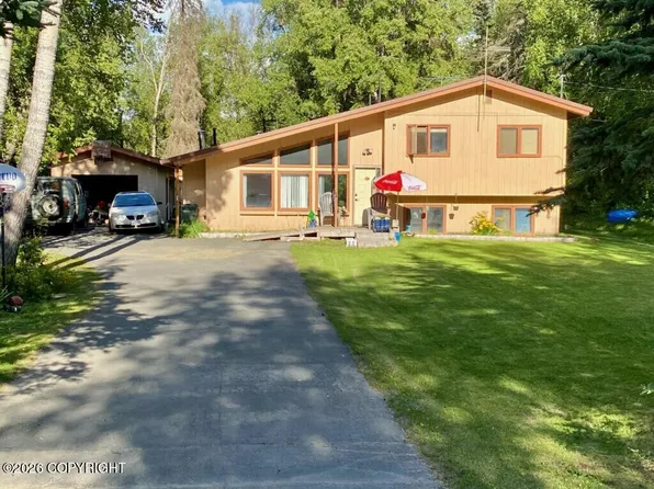 8265 N Iditarod Cir, Wasilla, AK 99654
