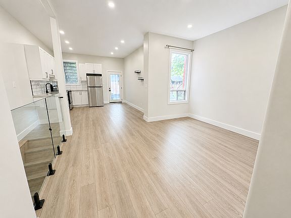 4th image of 482 King William St #1