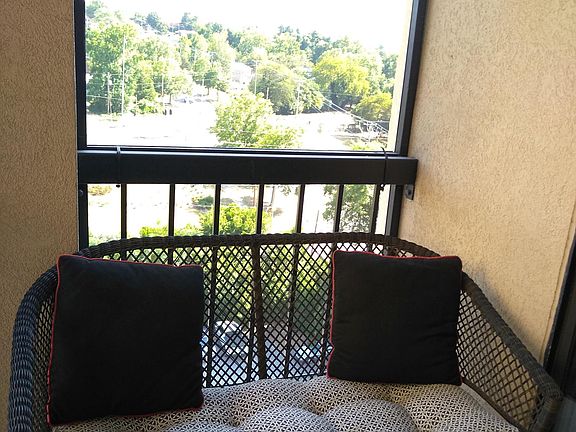 5th image of 1600 Park Cir APT 915