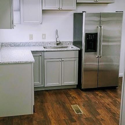 5th image of 496 Eldridge Ave