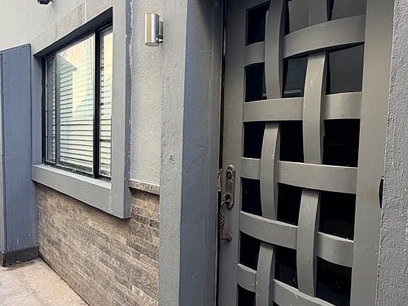 5th image of 106 W Morningside Dr #B