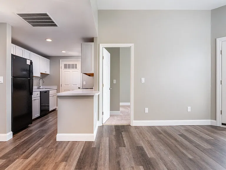 Townhouse Apartments — Photo 10