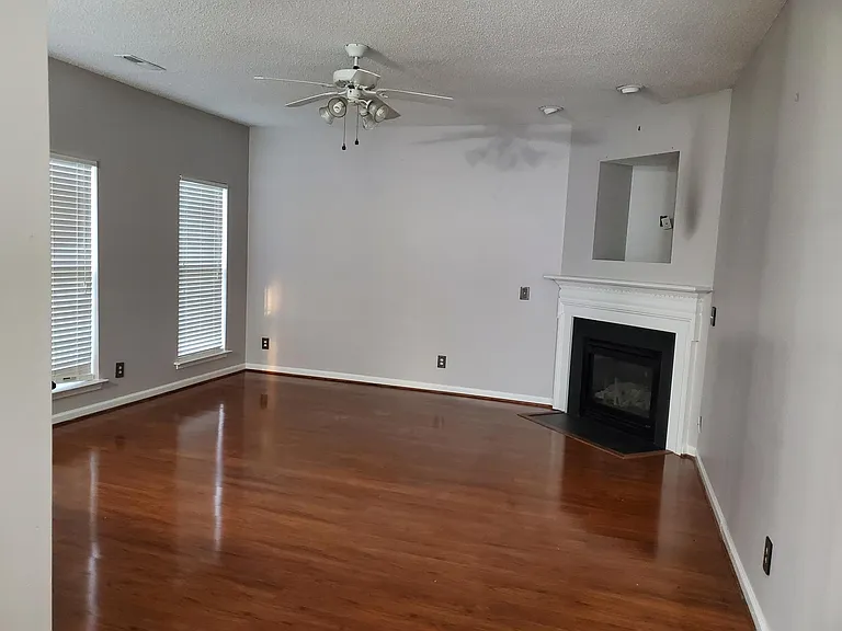 1122 Briarwood Dr — Photo 5