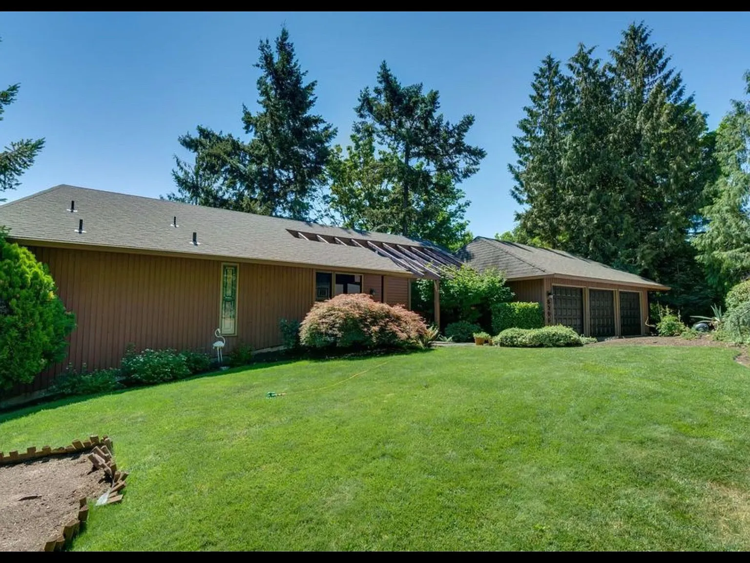 4 bed, 2.5 bath, 2904 sqft, $3,995 — Photo 2