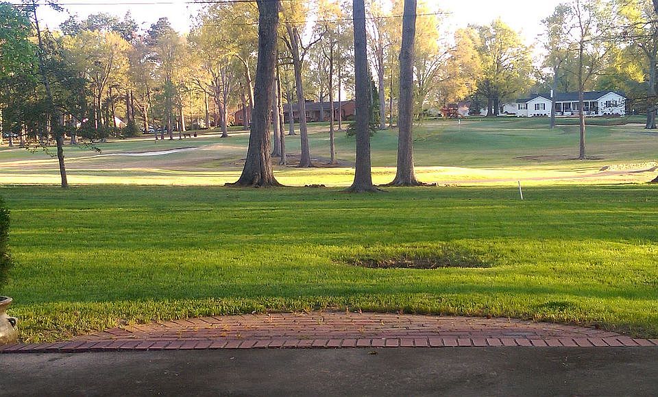 2nd image of 2406 Oakwood Dr