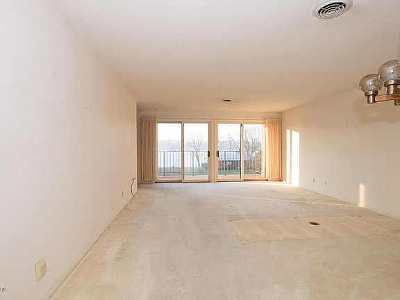 5th image of 251 Columbia Ave W APT 8
