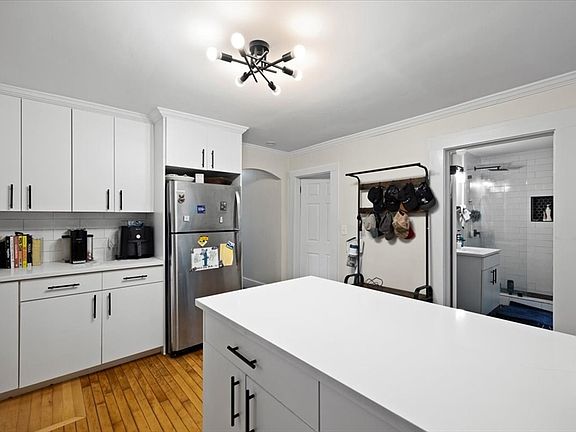 5th image of 24 Linden St