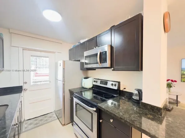 1120 NE 10th St APT 2, Hallandale Beach, FL 33009