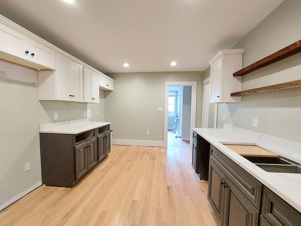 1st image of 15 Pierce Ave #1