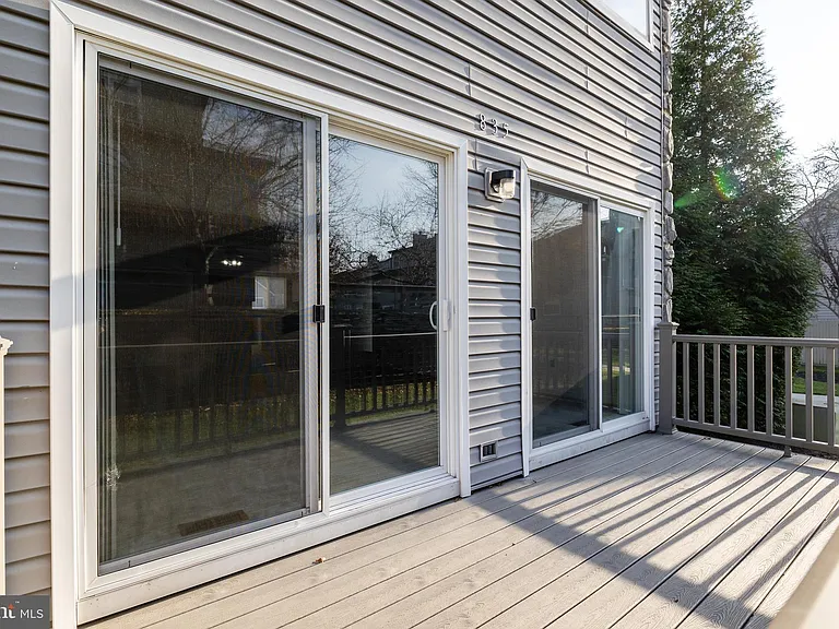 835 Chanticleer — Photo 25