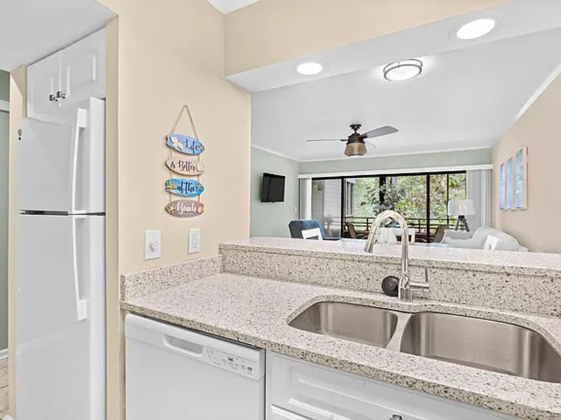 1 bed, 1.5 bath, 969 sqft, $1,600 — Photo 3