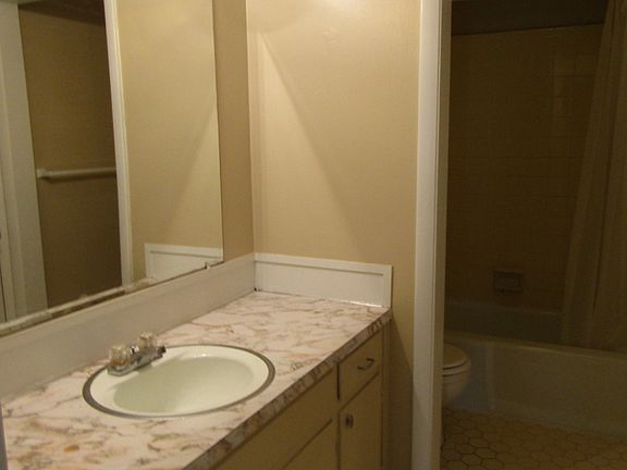 3rd image of 25 Laramie Cv APT A