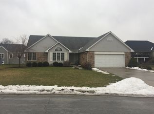 1117 Poppy Dr, Wapakoneta, OH 45895