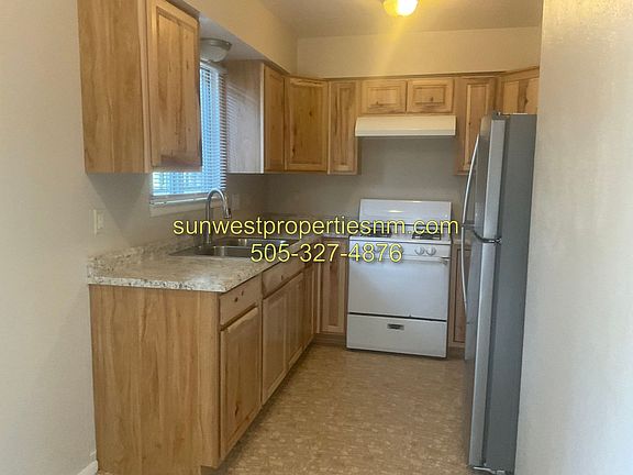 4th image of 304 N Rio Grande Ave