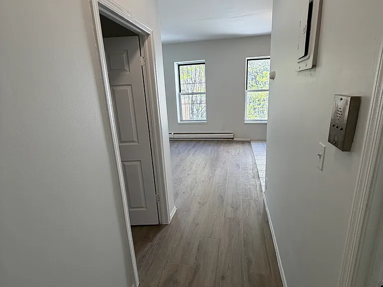 Mermaid Ave — Photo 2