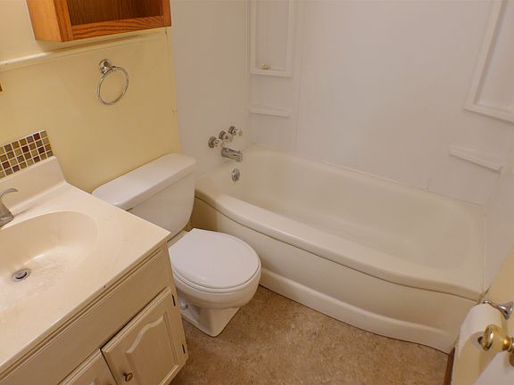 3rd image of 237 Drake Ave