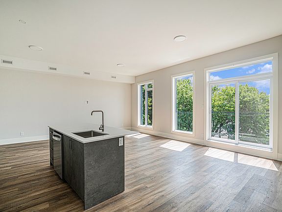 5th image of 404 Eden Ave #202