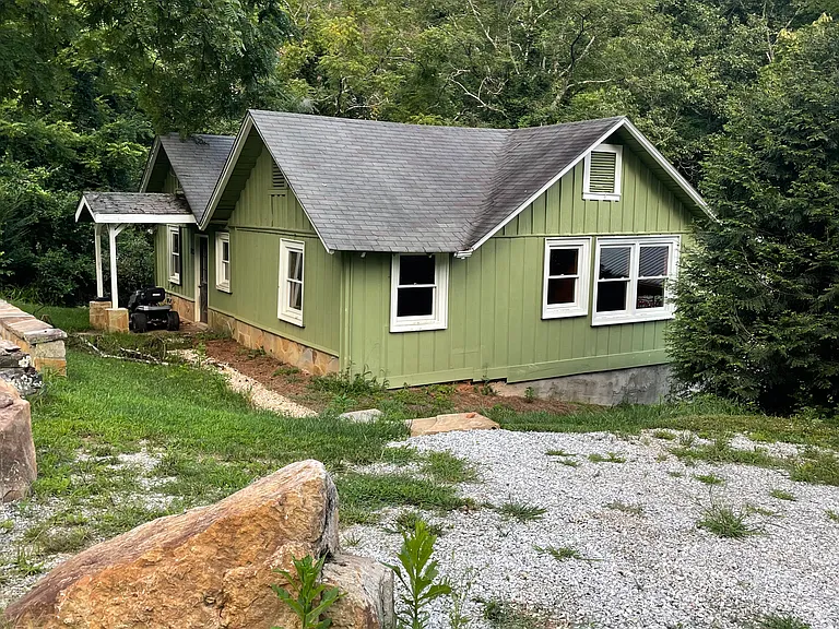 723 Bridge Creek Rd — Photo 5