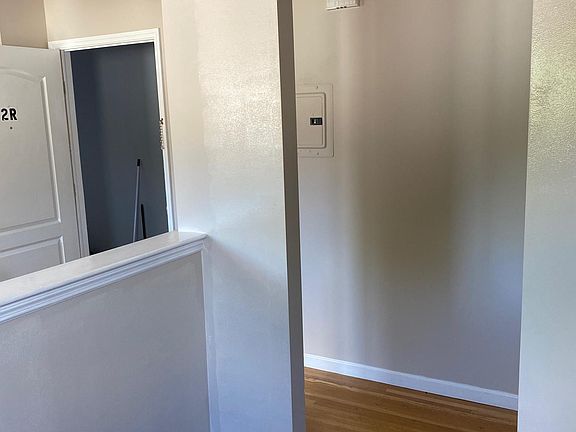 4th image of 305 Seguine Ave #2R