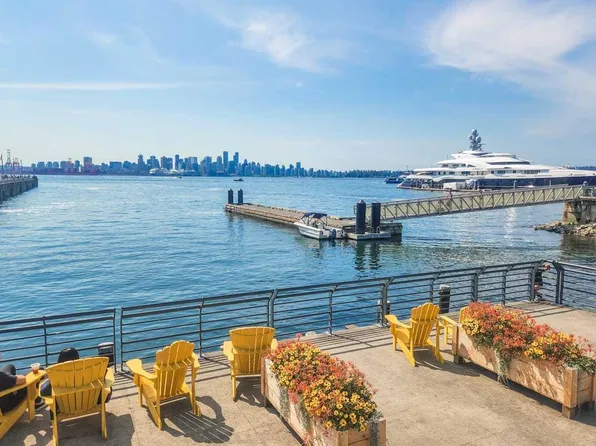 341 W 19th St, North Vancouver, BC V7M 1X7