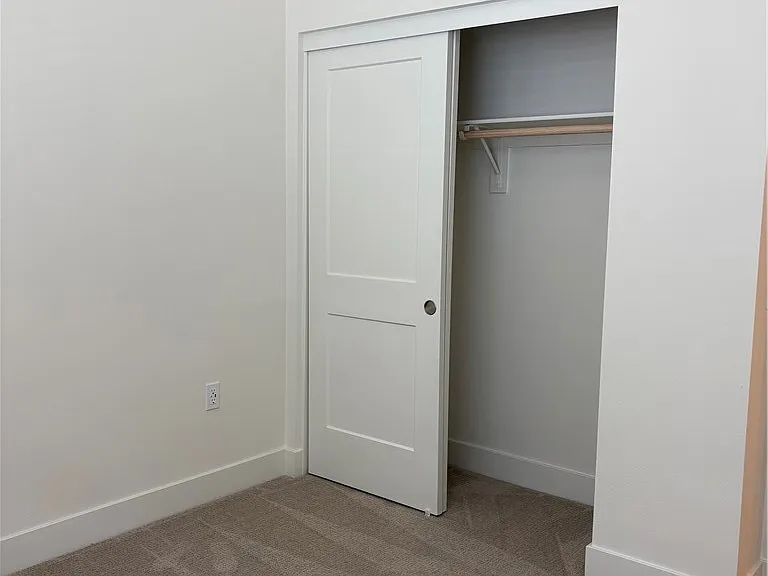 7268 Ellington Dr — Photo 14