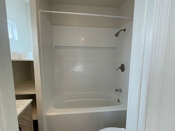 3rd image of 121 W Avenue 43