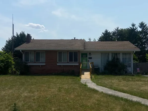 1107 Circle Dr, Martinsburg, WV 25401