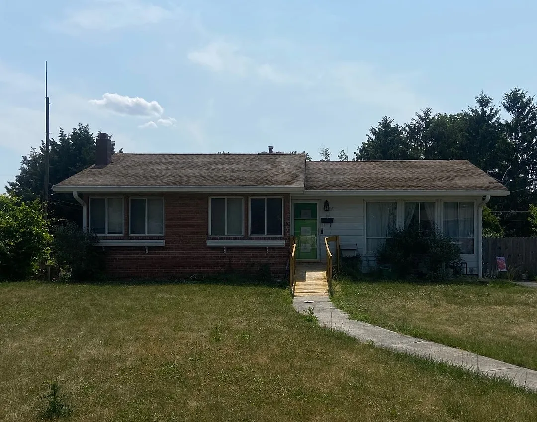 1107 Circle Dr photo 1