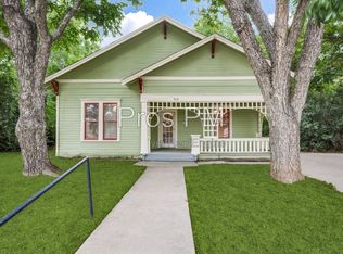 912 N Elm St, Denton, TX 76201