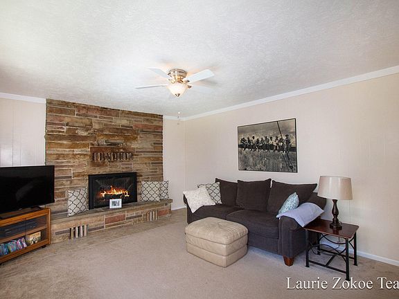 3rd image of 3673 Fuller Ave NE