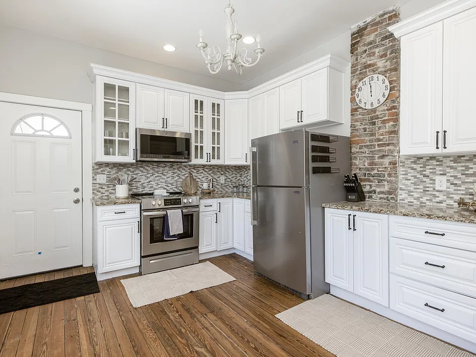 200 W Main St