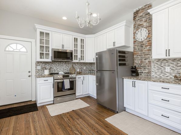 200 W Main St