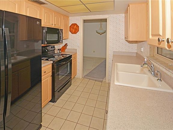 5th image of 13390 Hacienda Dr