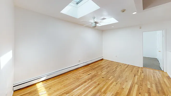 Rented by Heights Realty Advisors | media 7