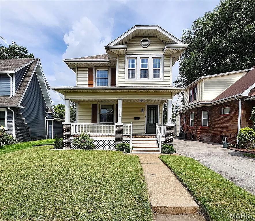 2409 Grand Ave photo 1