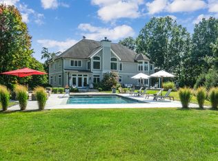 10 Oak Ridge Ct, West Harrison, NY 10604