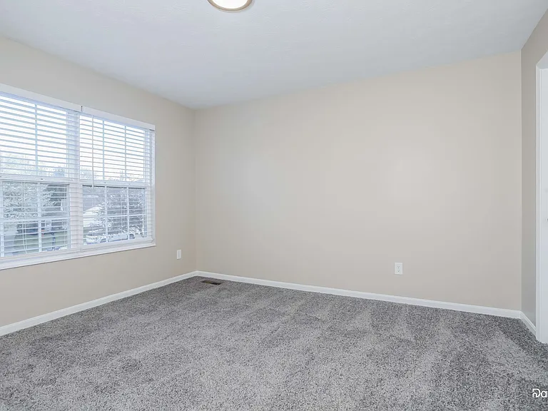 585 Foxglove Ct — Photo 8
