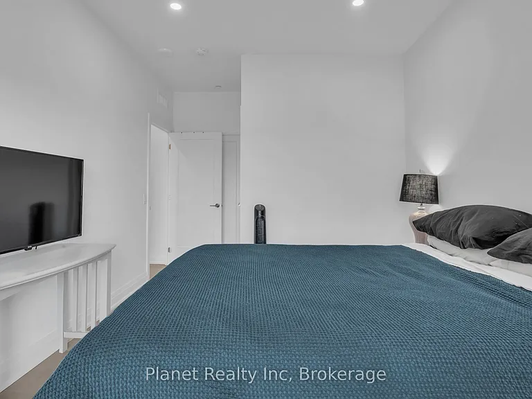 71 Wyndham St S #1006 — Photo 18