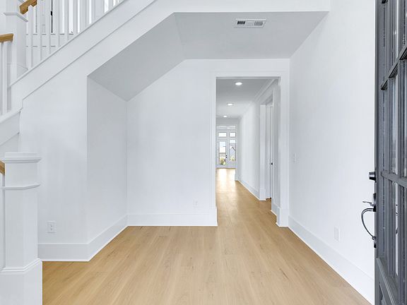 3rd image of 8213 Ashbury Ct