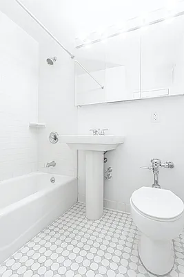 Rented by Olnick Organization | media 15