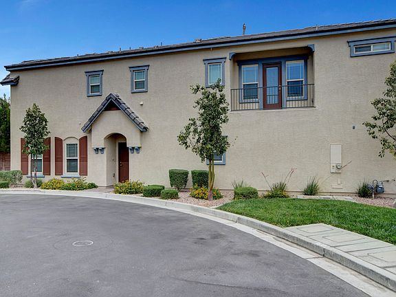 Gleneagles Village Townhomes