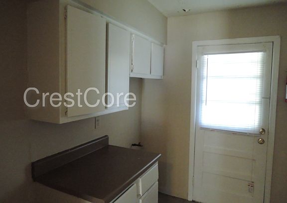 5th image of 3380 Lamphier Ave