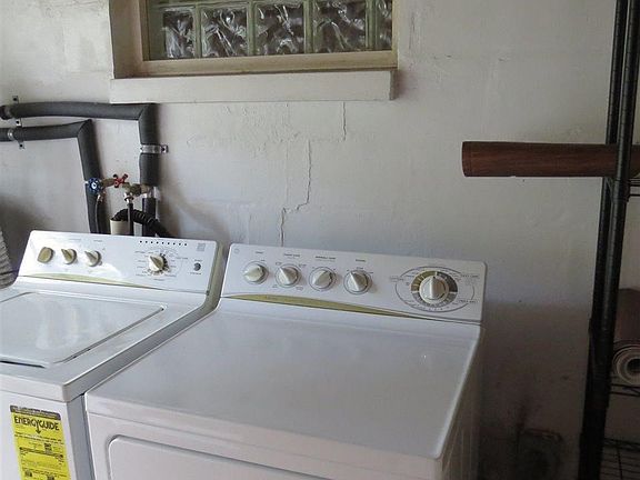 washer and dryer are included