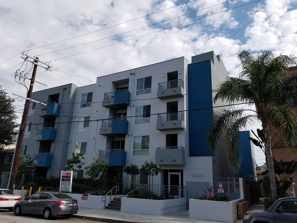 1st image of 10840 Bloomfield St #207