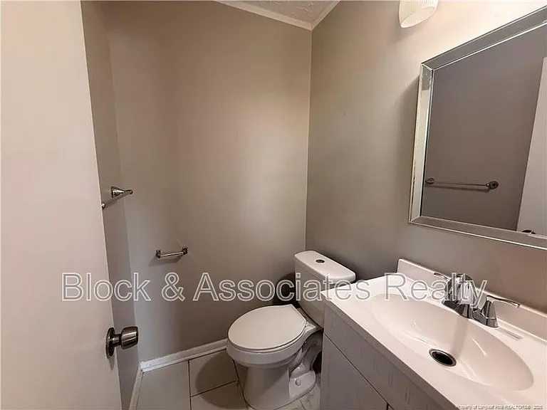 4805 Fellows Ct — Photo 14